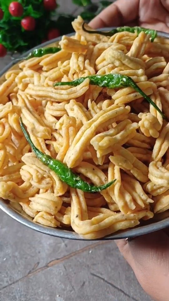 Soft and Melt-in-the-Mouth Makhaniya Gathiya